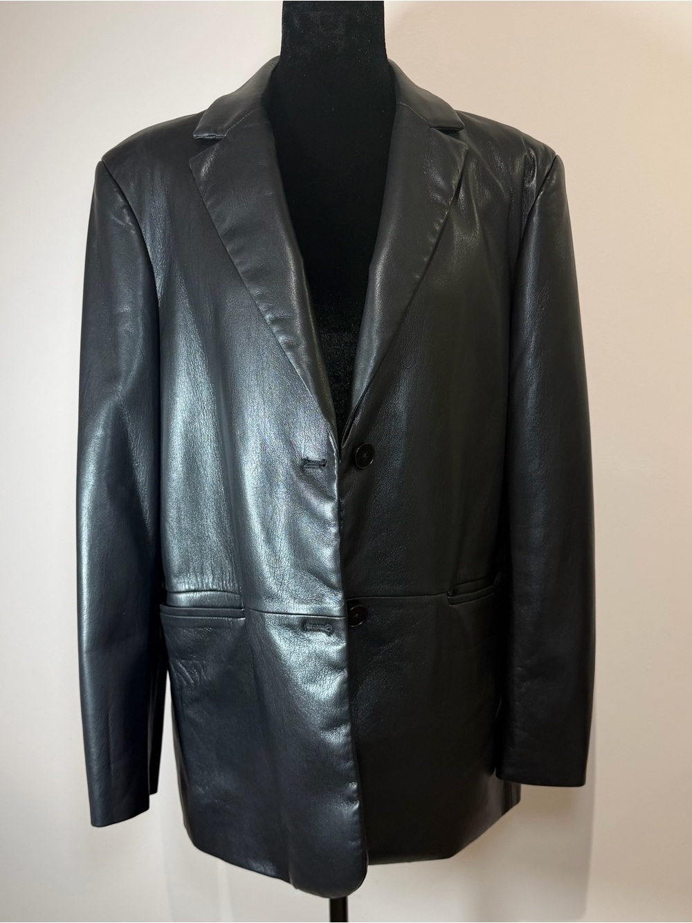 Aritzia Wilfred Black Faux Leather
Tailored Blazer size Small